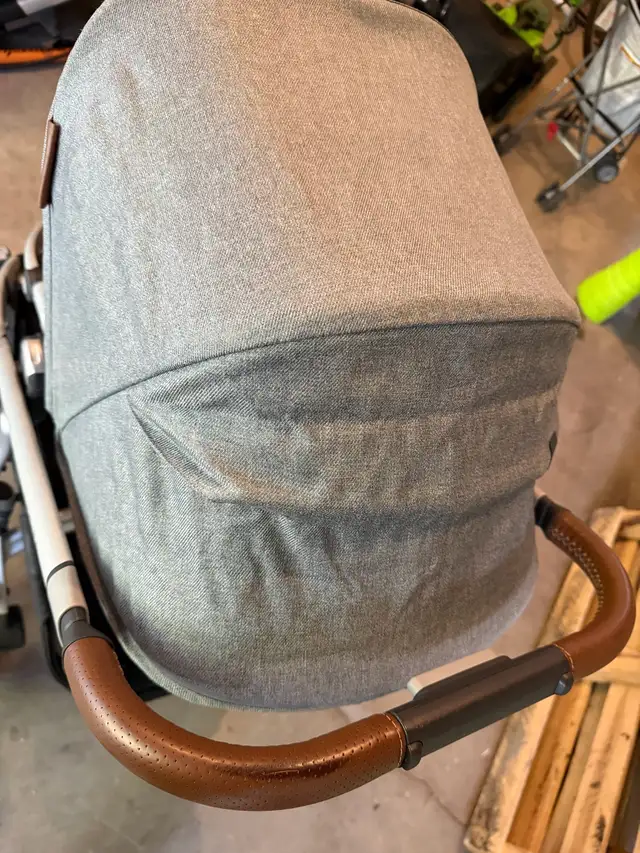 UPPAbaby Vista V2 Stroller in Strollers, Carriers & Car Seats in Hamilton - Image 5