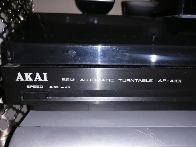 AKAI semi automatic turntable AP-A101 in CDs, DVDs & Blu-ray in Mississauga / Peel Region - Image 3