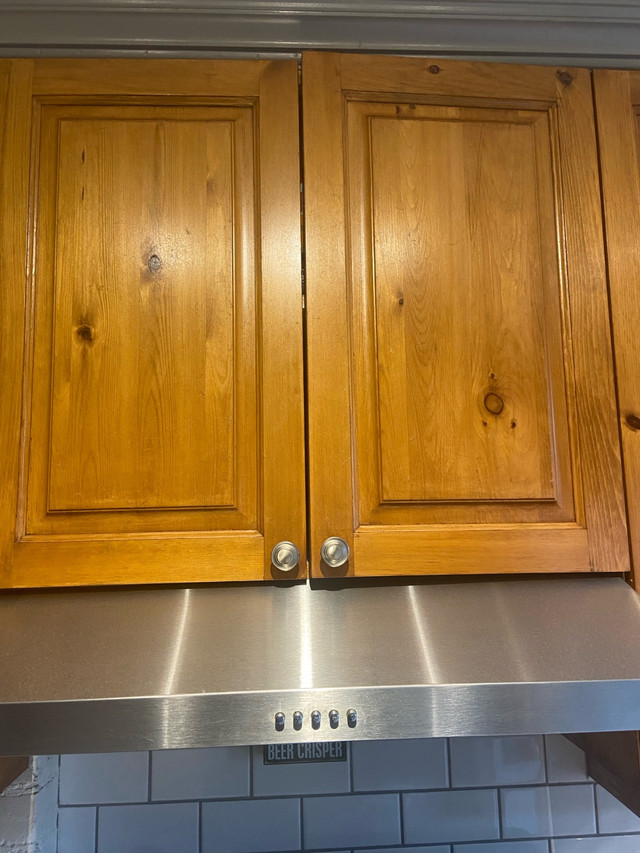 Wooden cabinets doors with hinges. in Cabinets & Countertops in City of Toronto - Image 3