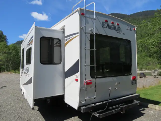 2012 Jayco Superlite Eagle 5th wheel RV $17,500.00 OBO in Travel Trailers & Campers in Terrace - Image 3
