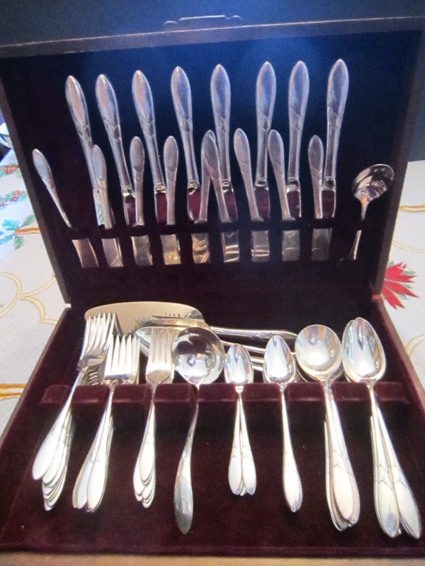 LADY HAMILTON silverware set for 8 in Arts & Collectibles in St. John's - Image 2