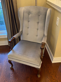 Antique style wing back chair 