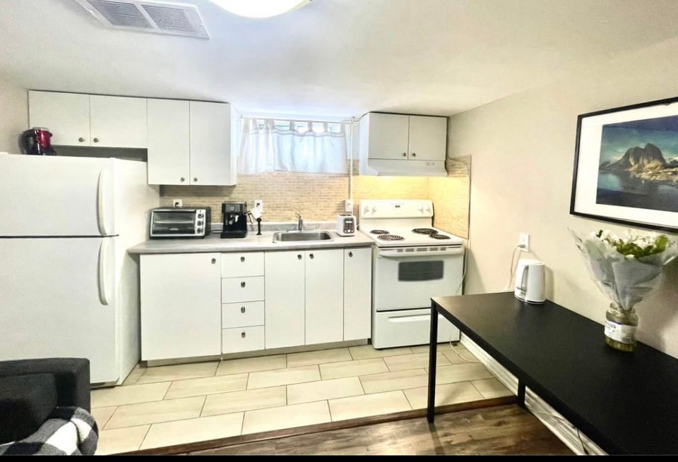 Nice one bedroom basement unit in Etobicoke 4