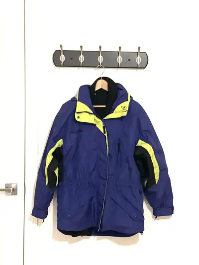 This is a Columbia two-layer jacket, perfect for outdoor activities! It features a blue and chartreu...
