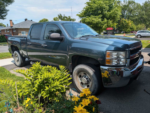 2010 Chevy 2500HD - Crew Cab in Cars & Trucks in Ottawa - Image 4