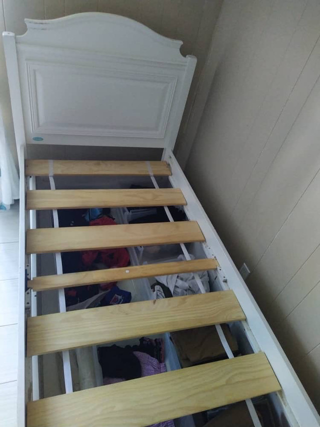 Cadre de lit dans Lits et matelas  à Ville de Québec - Image 2