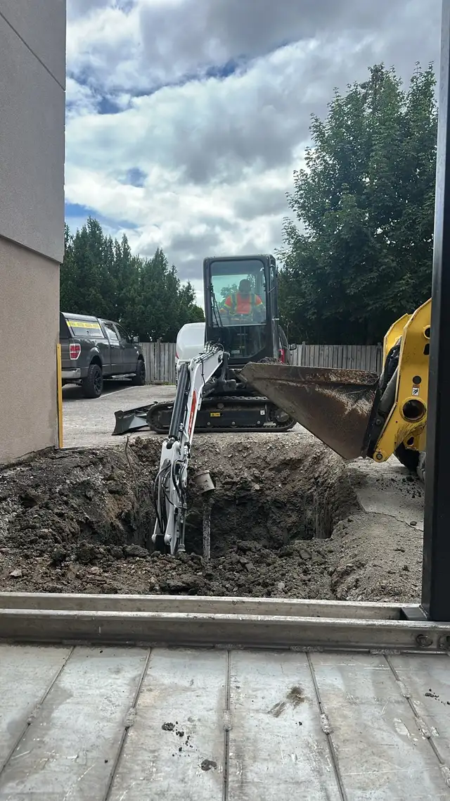 Excavating service/ grading63007358193281123