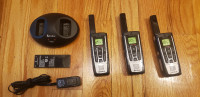 Cobra LI-7200 FRS / GMRS walkie talkie set of 3