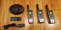 Cobra LI-7200 FRS / GMRS walkie talkie set of 3