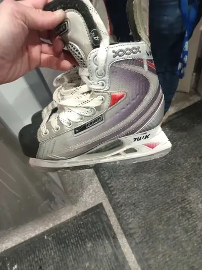 Youth Bauer Nike Vapor Hockey Skates size 8.5, View more