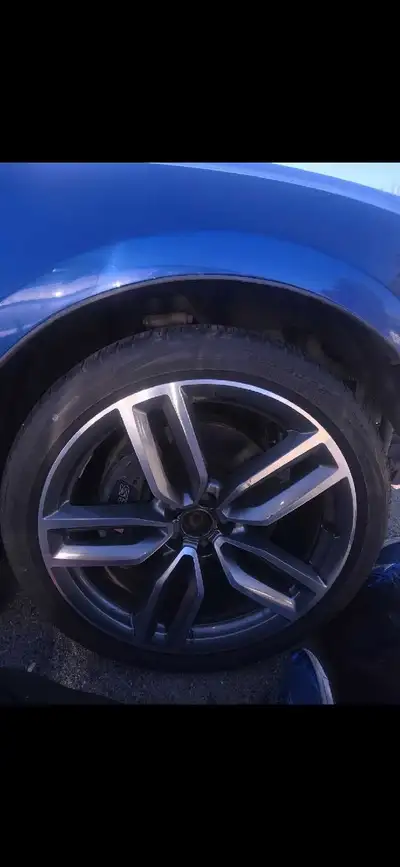Selling a set of 21 inch rims and tires from my audi sq5 comes with 255/40/21 pirelli scorpion a/s r...