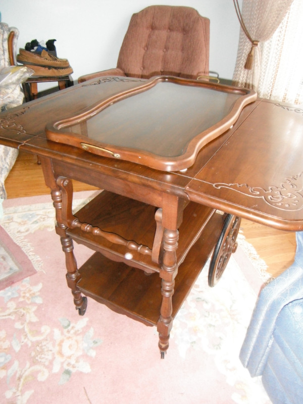 Vintage Tea Trolley w/Glass Tray in Arts & Collectibles in City of Toronto - Image 4