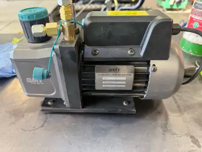 OMT 3.5 CFM Single Stage Vacuum pump Model RS-1 Ultimate vacuum 5pA Horse power 1/4 hp Used it for m...