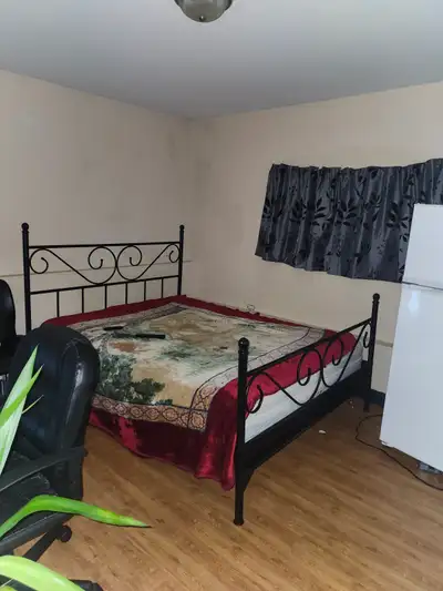 Room for rent available