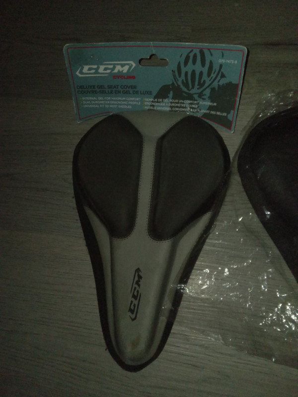CCM Deluxe Gel Seat Cover in Clothing, Shoes & Accessories in St. Catharines - Image 3