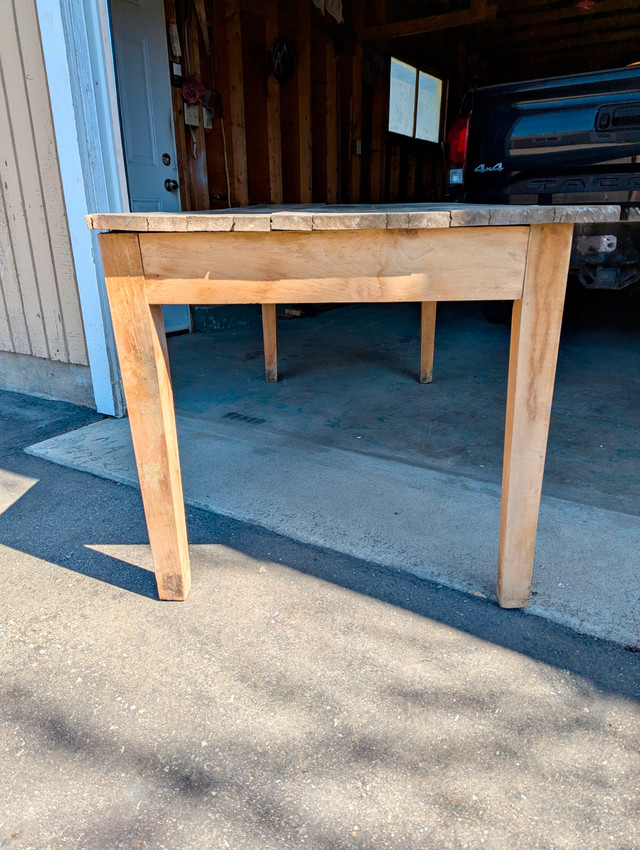 Shaker Table 69X33" NICE in Dining Tables & Sets in Vernon - Image 2