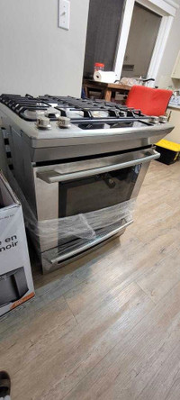 ELECTROLUX STOVE WITH ELECTRIC  OVEN