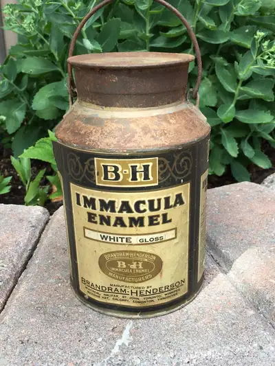 Offered is a great piece of Canadian Advertising can that is still full. This is an Immacula Enamel...