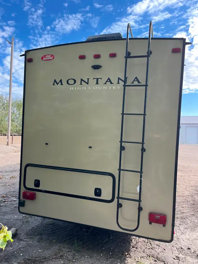 2018 Montana 374FL 5th Wheel Camper in Travel Trailers & Campers in Regina - Image 11
