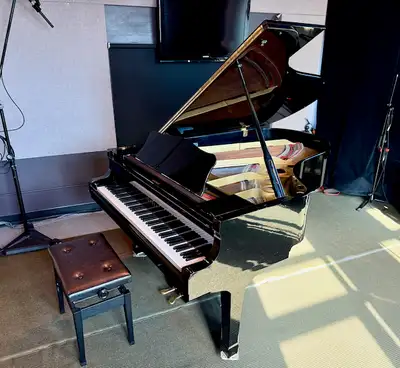 Beautiful Yamaha G5 - 6.5’ Grand piano, View more