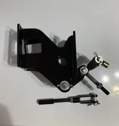 Bracket de Booster Power Brake NEUF dans la boite, pour GMC ou Chevrolet 67-72 - PRIX: $80 Ben: 418-...