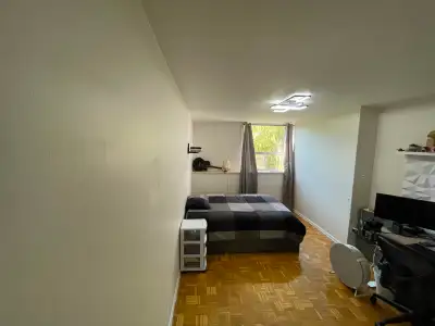 Location: 41 Warrender Avenue, Etobicoke Rent without meals: $1,060/month Rent with 3 meals per week...