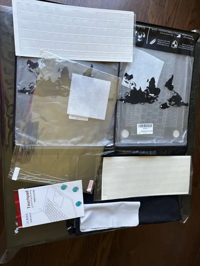 MacBook Pro Case in Laptop Accessories in Mississauga / Peel Region - Image 2