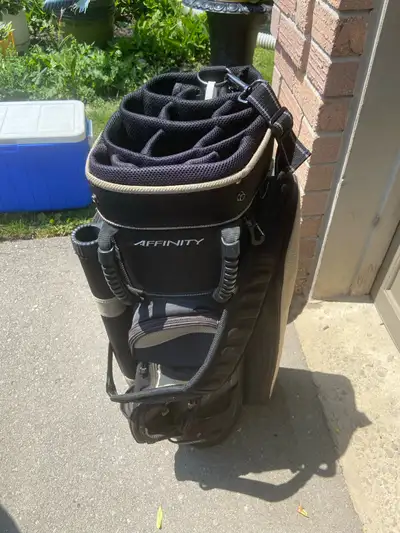 Affinity 12 club golf bag.! $20 or best offer.!