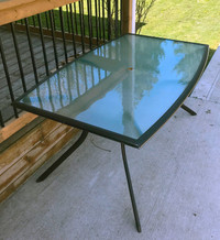 very good quality patio table 61x37x30 delivery extra