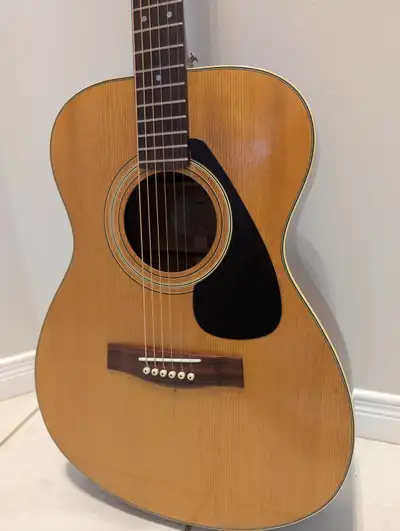 Yamaha FG331 vintage folk style guitar, View more