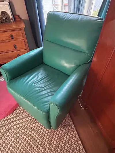 Lay-Z-Boy Recliner = Teal Leather, View more