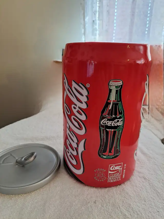 COCA-COLA COLLECTIBLES,  2 MINI FRIDGES, AND  COOKIE JAR in Arts & Collectibles in Moose Jaw - Image 10