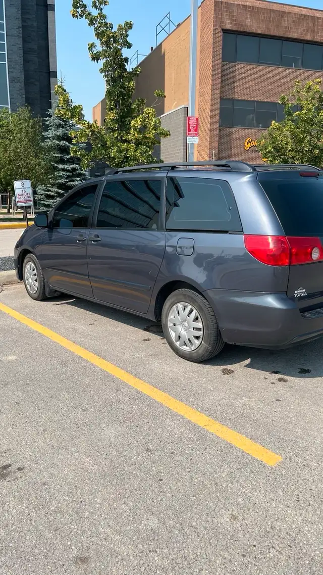 Toyota Sienna CE Van in Cars & Trucks in Winnipeg - Image 3