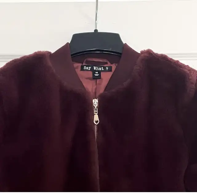 Beautiful faux fur bomber jacket in Women's - Tops & Outerwear in Cape Breton - Image 5