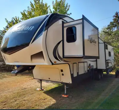 2019 Grand Design Reflection 337RLS: ﻿Washer/Dryer Prep Convection Microwave Island Kitchen Dining T...