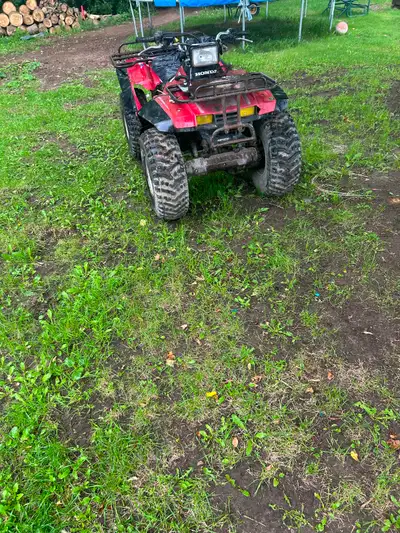 1986 Honda trx 350 4x4 plastic and seat are really rough motor runs like a top always starts and run...