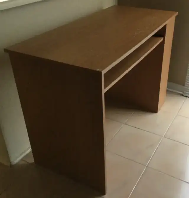 Wooden Desk in Desks in Mississauga / Peel Region - Image 3