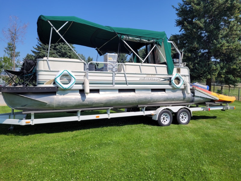 2000 PONTOON BOAT 20 FT PRINCECRAFT WITH CUSTOM TRAILER Powerboats