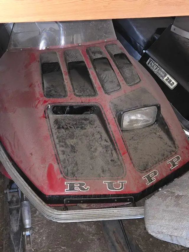 Vintage Sleds in Snowmobiles in Moose Jaw - Image 4