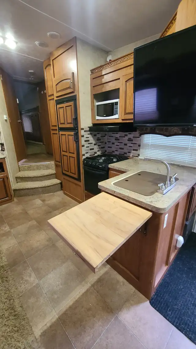 Roulotte à sellette 28 pieds Sabre (Palomino) 2012 + Camion RAM in RVs & Motorhomes in Sherbrooke - Image 10