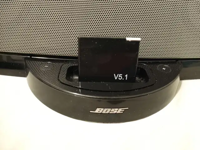 BOSE SOUNDLINK with BLUETOOTH 5.1 connection. Just Plug N Play in Stereo Systems & Home Theatre in Mississauga / Peel Region - Image 5