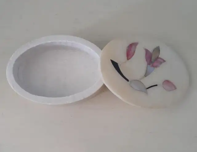 Vintage polished Soap Stone Trinket Ring Box w Mother Of Pearl64744750987777123