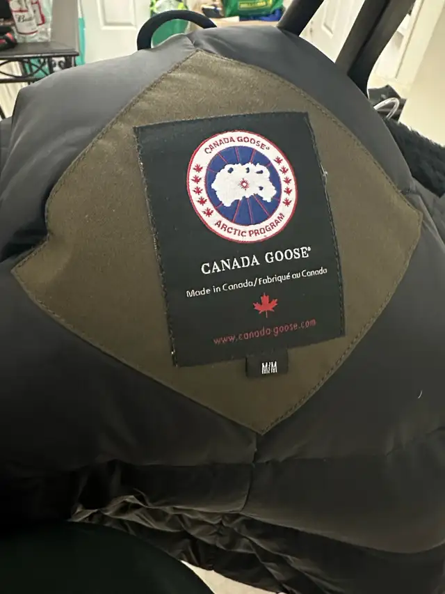 CANADA GOOSE  MEDIUM JACKET in Women's - Tops & Outerwear in Ottawa - Image 8