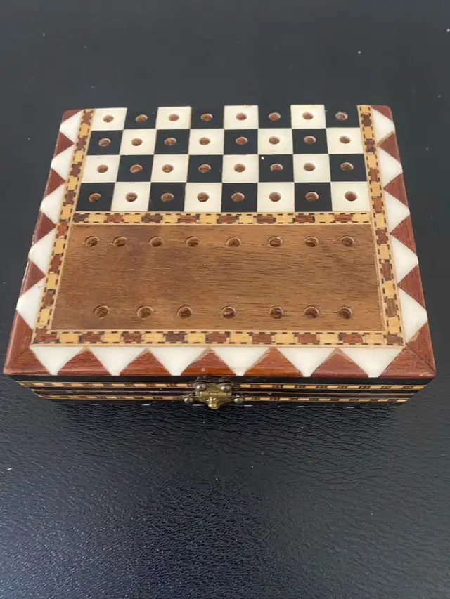vintage inlaid travel wood folding chess with metal pieces. in Toys & Games in Markham / York Region - Image 11