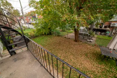 Libre 1er juillet. Grand 51/2 au rez-de-chaussée d'un triplex dans un quartier tranquille tout près...