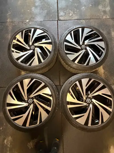 roue mag 21 pouces de volkswagen id4 + pneu été -valeur 6000$ prix 1500$ ferme