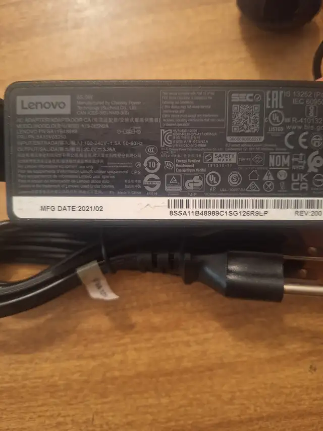 Lenovo standard power adapter, 65W. in Laptop Accessories in City of Toronto - Image 4