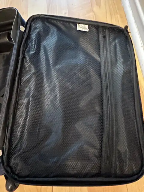 Carry on luggage suitcase $30, navy22” x 13.5” x 6.5” + more in Bags & Luggage in City of Toronto - Image 9