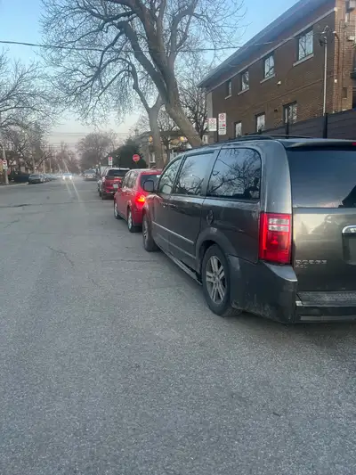 Dodge grand caravan 2010 Kilométrage 185000km Ne tombe jamais en panne Bon pour bricoleur constructe...