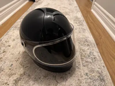 This is a brand new Biltwell Gringo Helmet. I bought it last year. I never used it. Let me know if y...